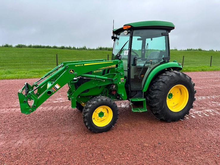 2018-john-deere-4052r-image-1