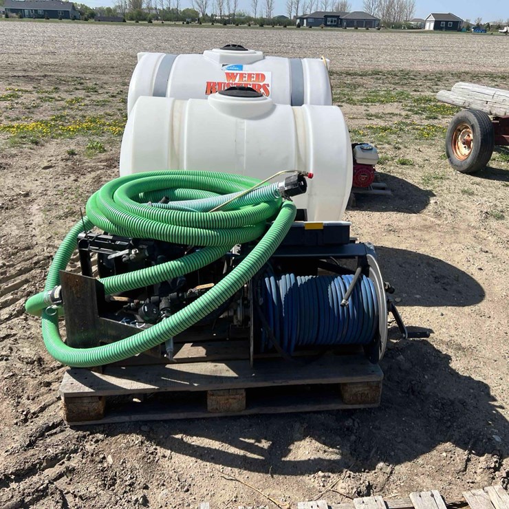 Spraying Equipment with Liquid Fertilizer Tank