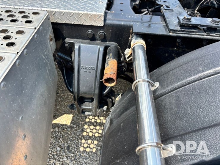 2014-kenworth-w900-image-34