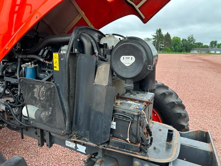 2013-kubota-m126x-image-34