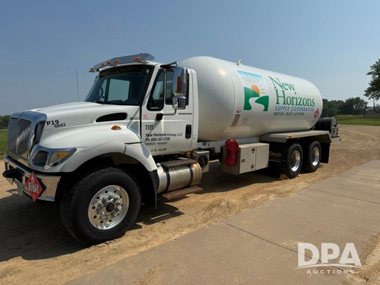 2007-international-7500-propane-truck-(cg363)-image-1
