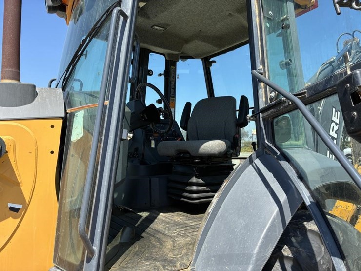 2019-deere-310l-ep-image-21