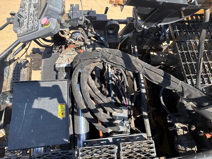 2015-caterpillar-ap-1055f-image-23