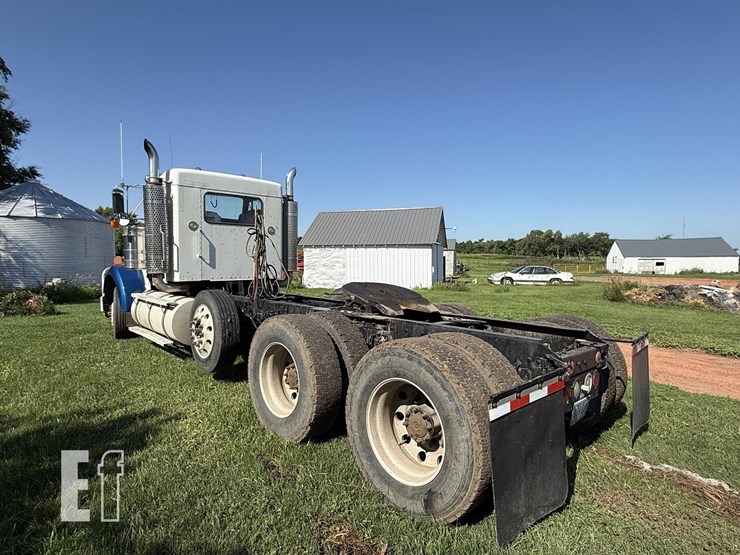 2005-kenworth-w900-image-10