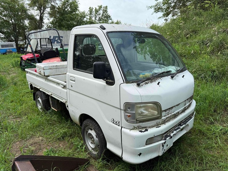 1999-daihatsu-mini-truck-image-1