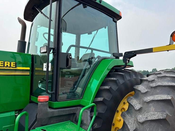 john-deere-8210-image-16
