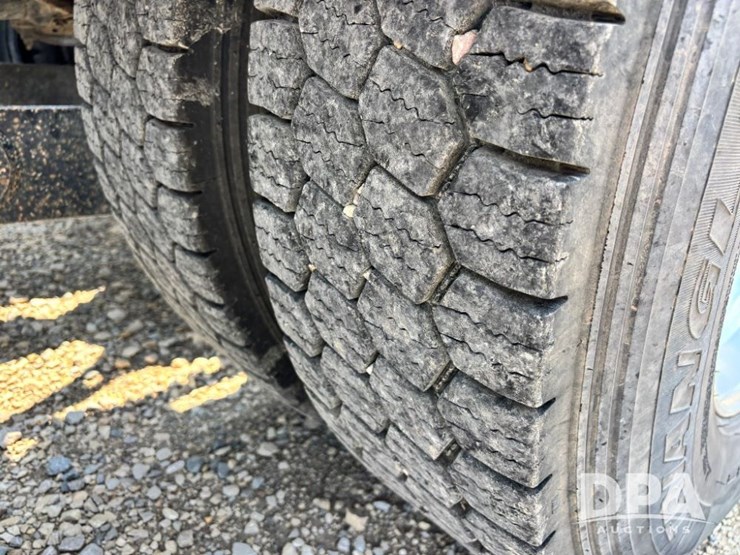 2016-kenworth-t880-image-44