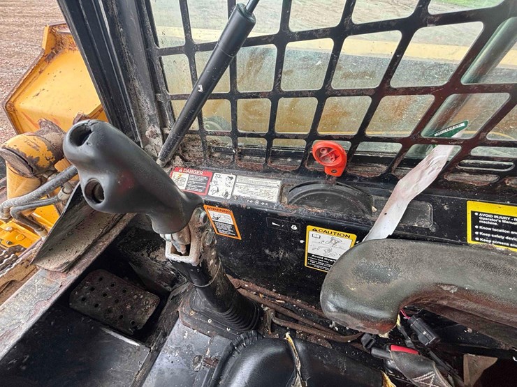 2007-deere-328-image-20