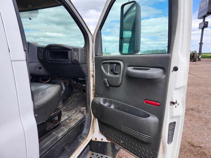 2007-chevrolet-c4500-chassis-image-14