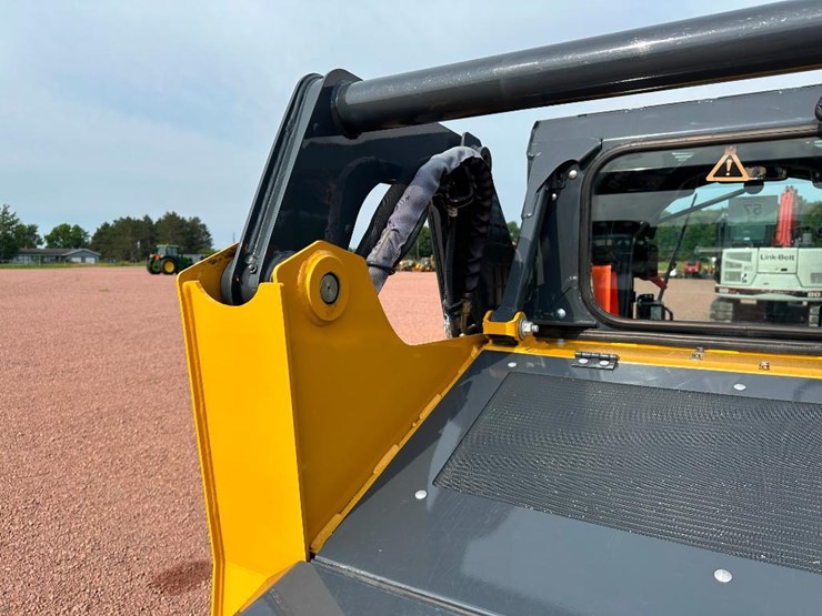 2023-deere-317g-image-30