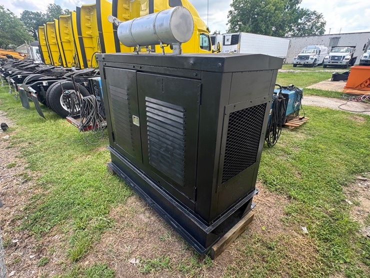 30-kw-generator-with-perkins-diesel-engine---2821-hours-showing-image-3