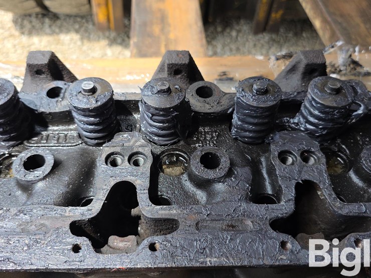 cummins-8.3-engine-head-image-19
