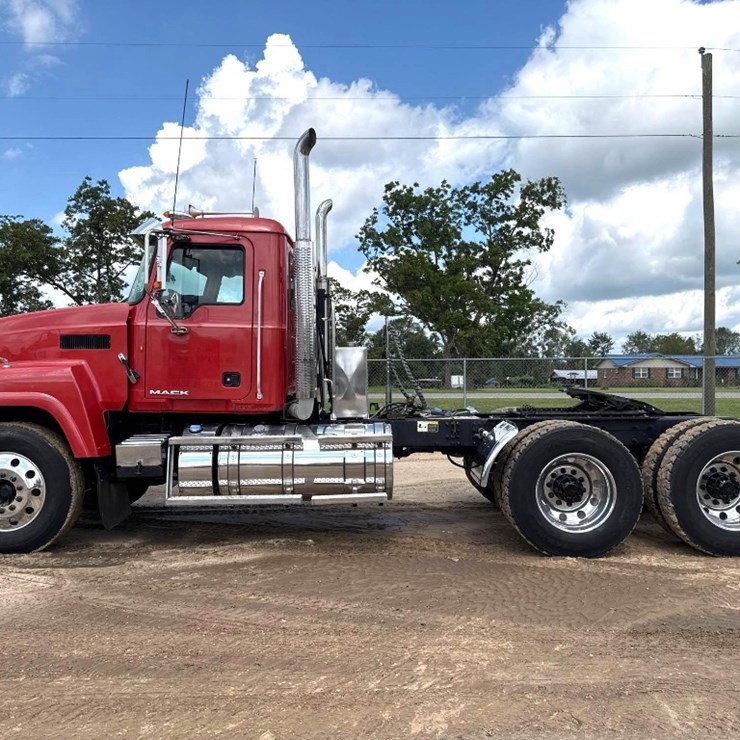 2012 MACK CHU613 DAY CAB FLAT TOP ROAD TRACTOR