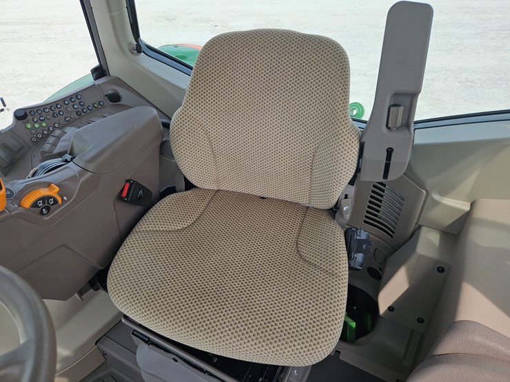 2022-john-deere-6140m-image-10