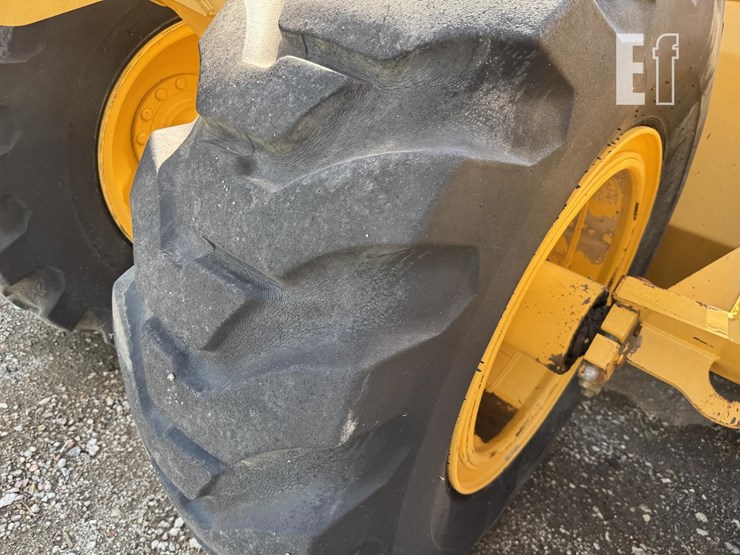 2000-deere-1812c-image-10