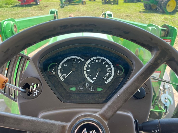 2014-john-deere-6210r-image-23
