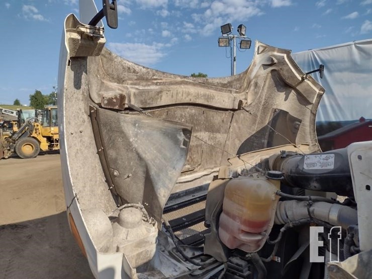 2013-ford-f650-xlt-image-14