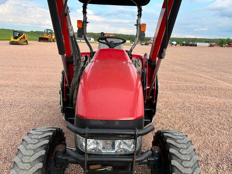 2011-case-ih-farmall-40-image-26