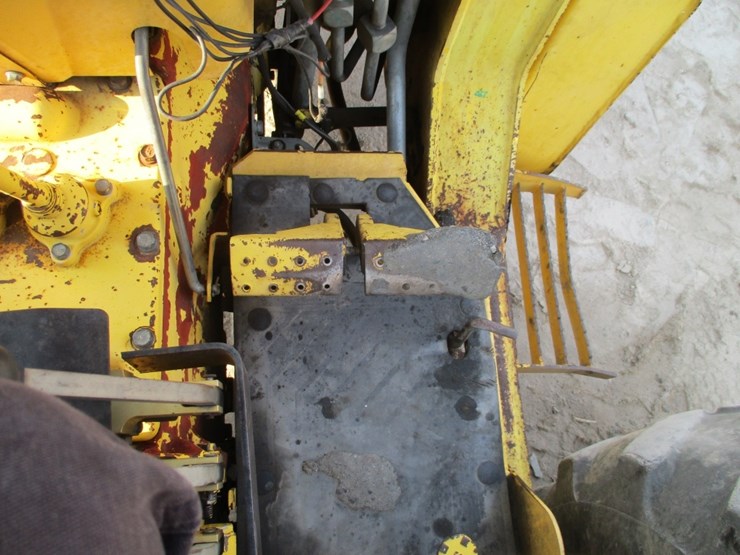 new-holland-545d-image-9