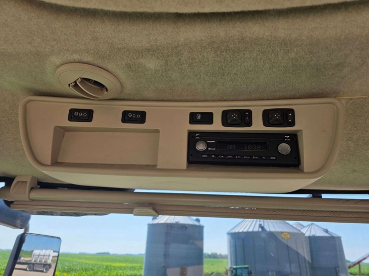 2021-john-deere-9570rx-image-95