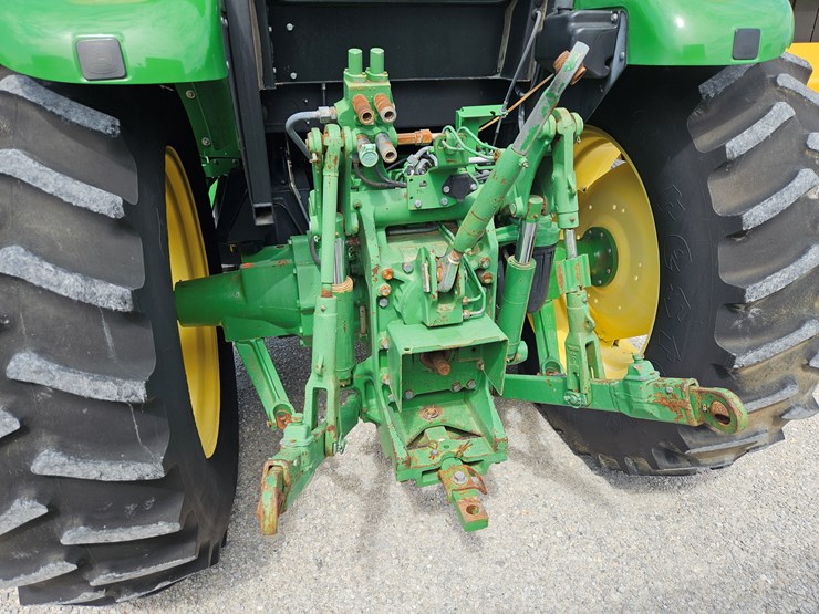 2013-john-deere-6115d-image-15