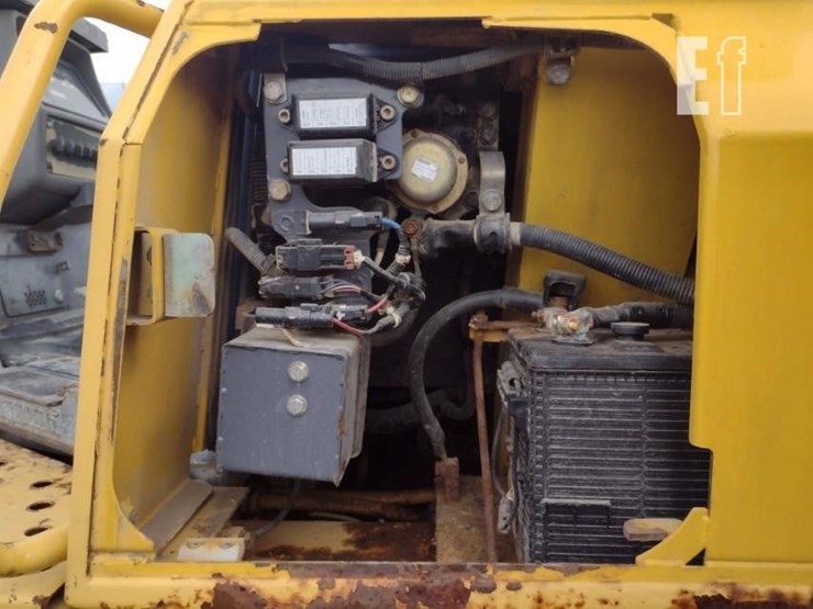 2005-komatsu-d65ex-15-image-38