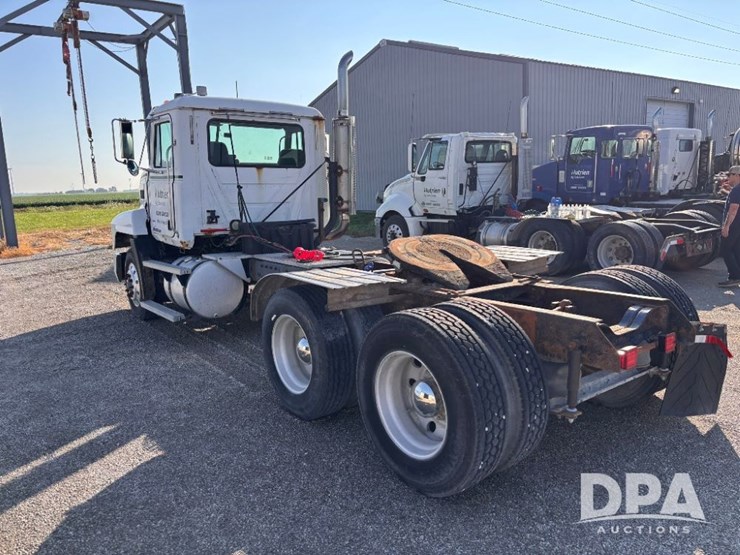 1999-mack-ch613-image-11