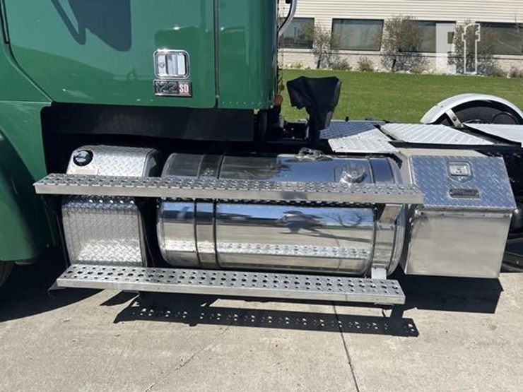 2015-freightliner-coronado-122-image-55