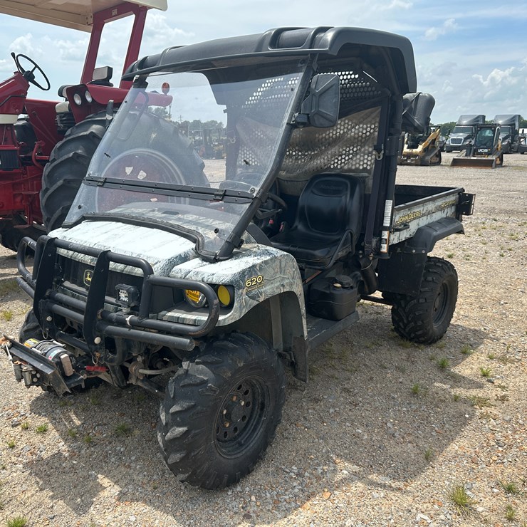 JOHN DEERE GATOR