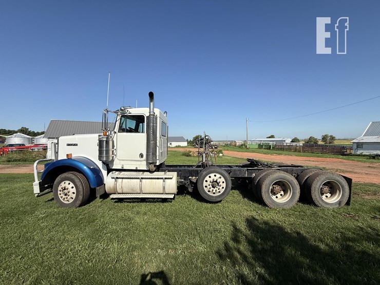 2005-kenworth-w900-image-11