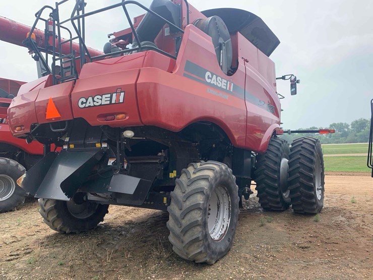 2009-case-ih-8120-image-3
