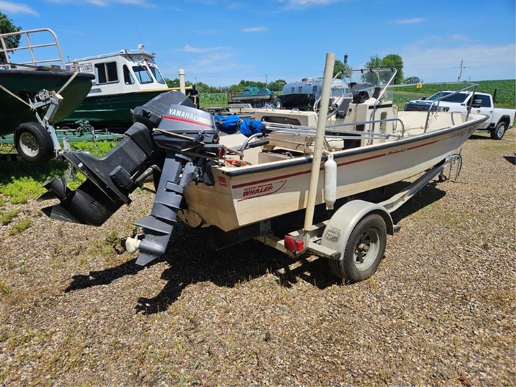 #2545-•-boston-whaler-montauk-17-fiberglass-boat-image-5