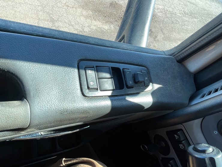 2015-peterbilt-579-image-41
