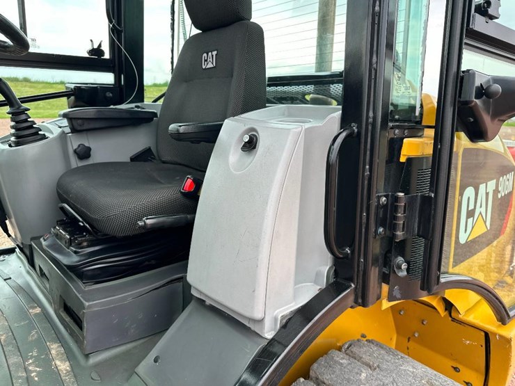 2019-caterpillar-906m-image-45