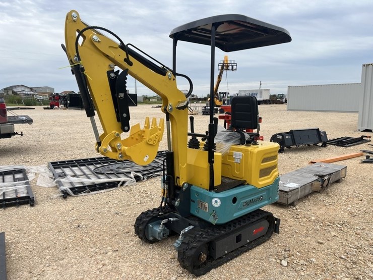 dig-master-dm100-mini-excavator-image-1