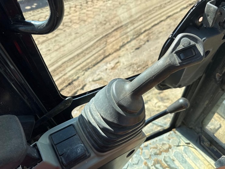 2017-caterpillar-305.5e2-cr-image-34