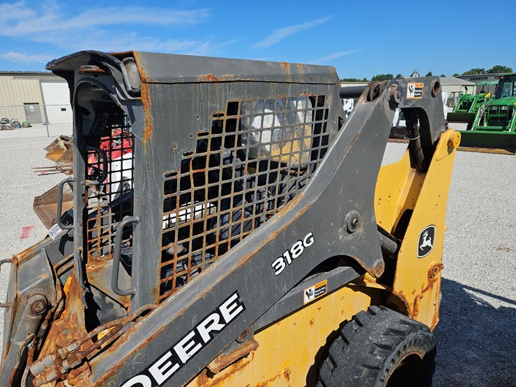 2019-deere-318g-image-9