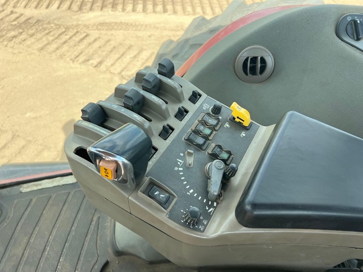 2002-case-international-mx270-tractor-image-24