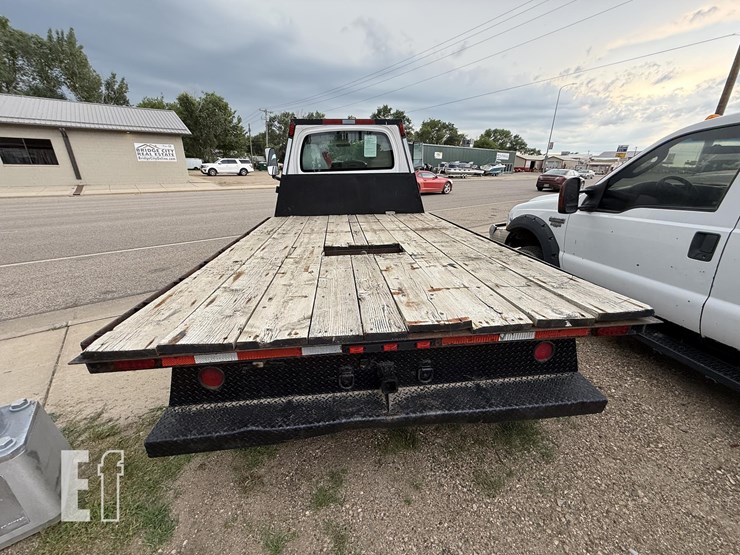 2004-gmc-5500-image-6