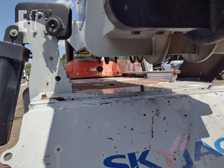 2013-skyjack-vr1056d-image-16