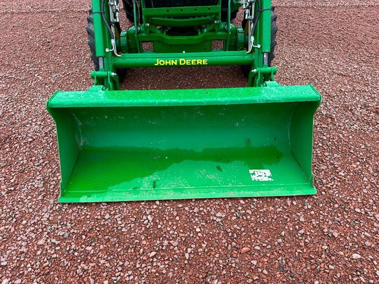 2022-john-deere-3046r-image-24