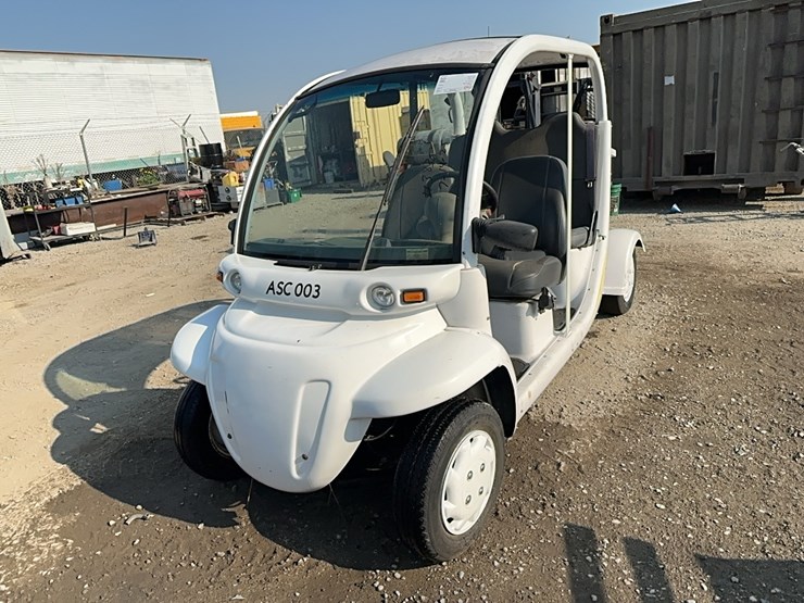 lot#-310-gem-golf-cart-image-2