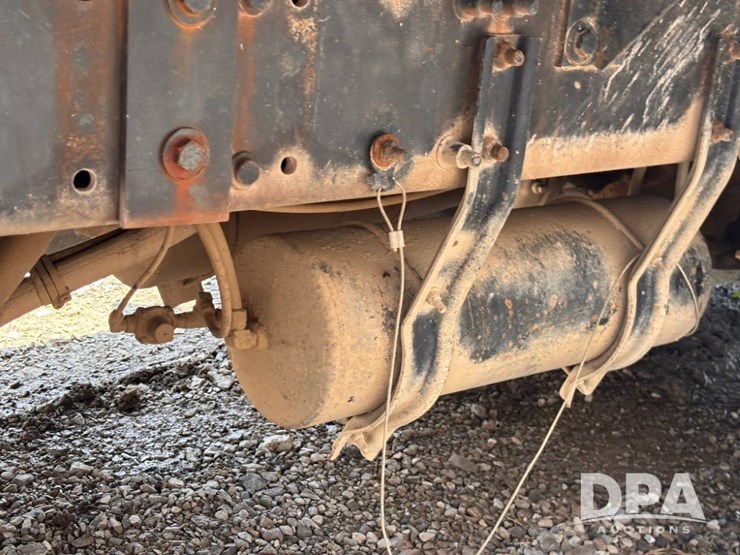 1997-freightliner-fld112-image-26