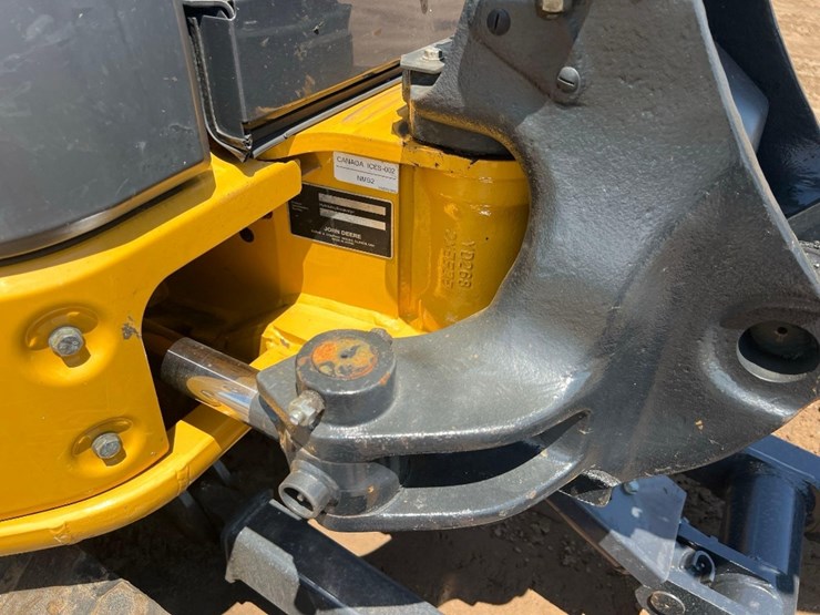 2023-deere-30g-image-14