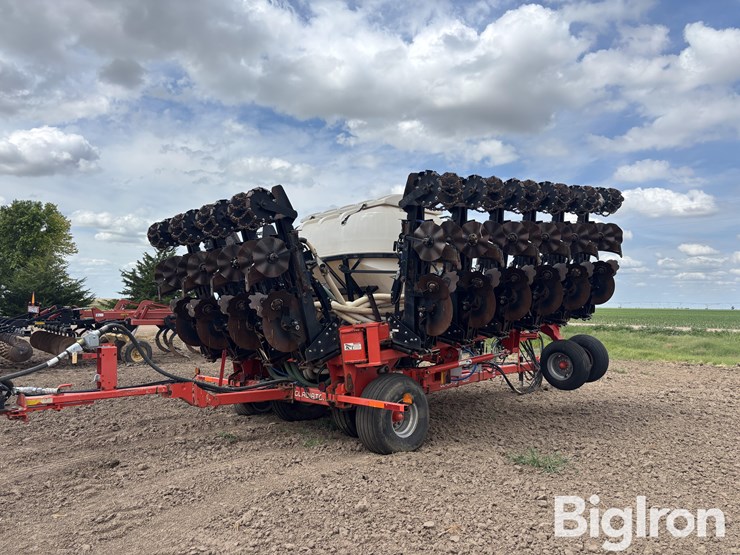 2014-kuhn-gladiator-1200-16r30-strip-till-machine-image-5