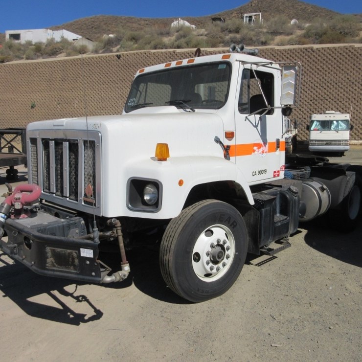 1993 INTERNATIONAL 2674