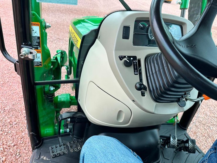 2022-john-deere-3033r-image-44