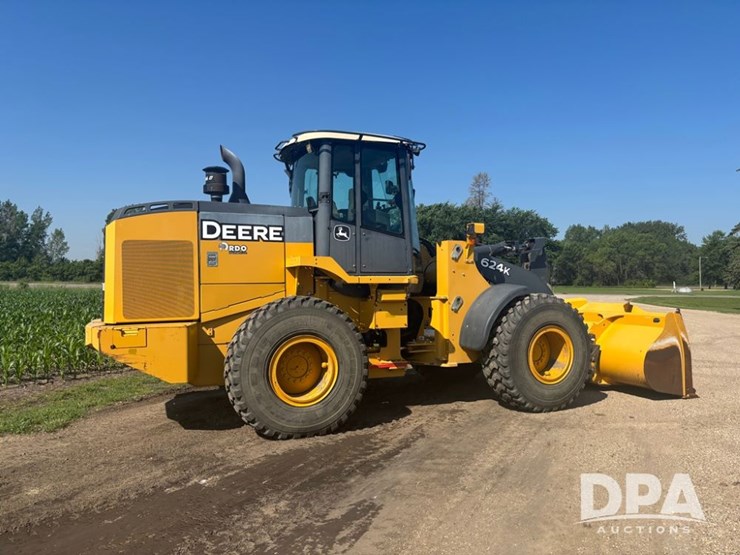 2015-deere-624k-image-5