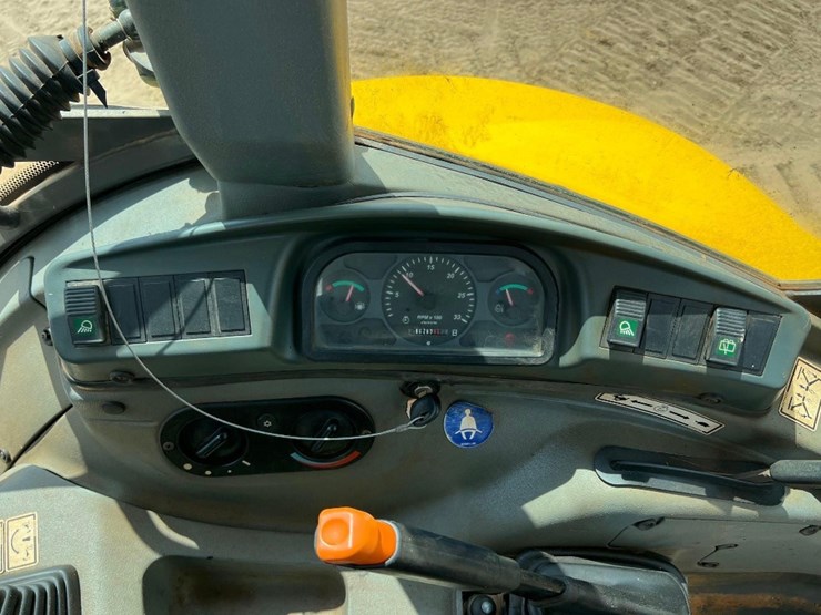 new-holland-lb75b-image-39