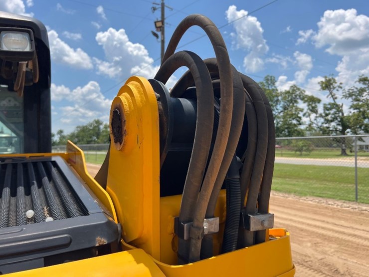 2021-jcb-3ts-8t-image-23